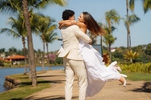 俊男靓女！勇士桑托斯正式完婚 妻子同为巴西人是沙滩排球运动员-gl
