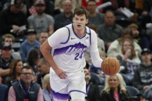 爵士对阵NBA老鹰直播入口_爵士对阵NBA老鹰直播入口在线观看_免费看直播
