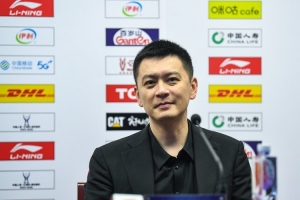 杨鸣：世界杯中场时各种前锋这渴了那饿了全来了 谁能记住后卫呢-wu