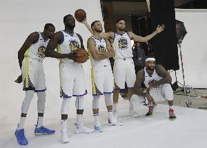 当年也算震惊联盟了！8年前的今天：考辛斯1年530万加盟勇士-o1
