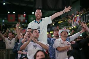 英格兰球迷不满墨西哥比赛改时间：球迷再次被当成草芥-nn