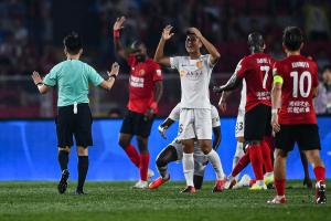 终结两连败！铁人3-1逆转十人铜梁龙 热菲尼奥双响恩加德乌染红-bz