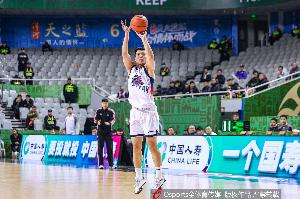 直播吧：山东男篮已经与后卫陈培东完成两年C合同续约-5e